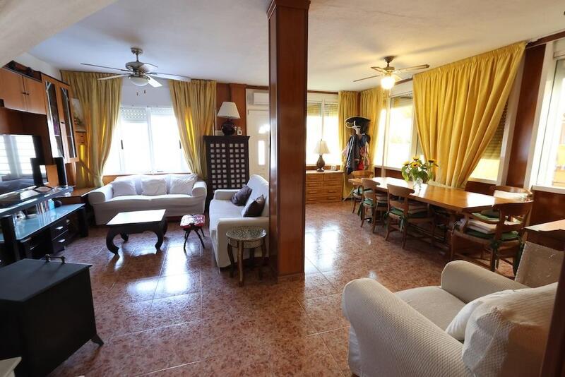 3 slaapkamer Gezinswoning Te koop