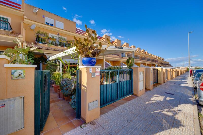 Villa til salgs i Orihuela Costa, Alicante