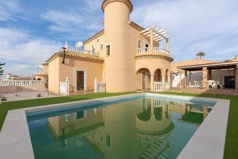 Villa till salu i Ciudad Quesada, Alicante