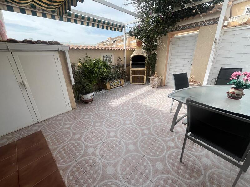 2 bedroom Townhouse for sale