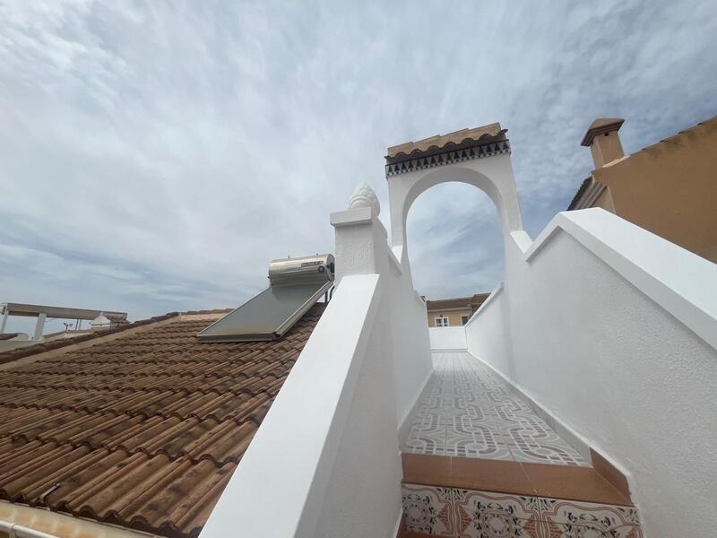 2 bedroom Townhouse for sale