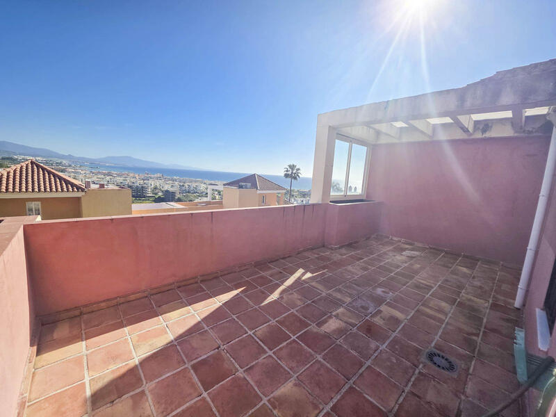 Apartment for sale in La Duquesa, Málaga