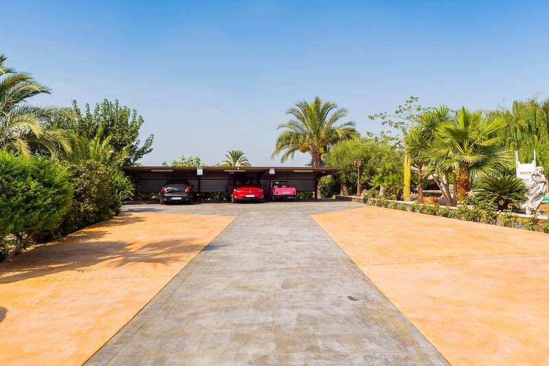 5 bedroom Country House for sale