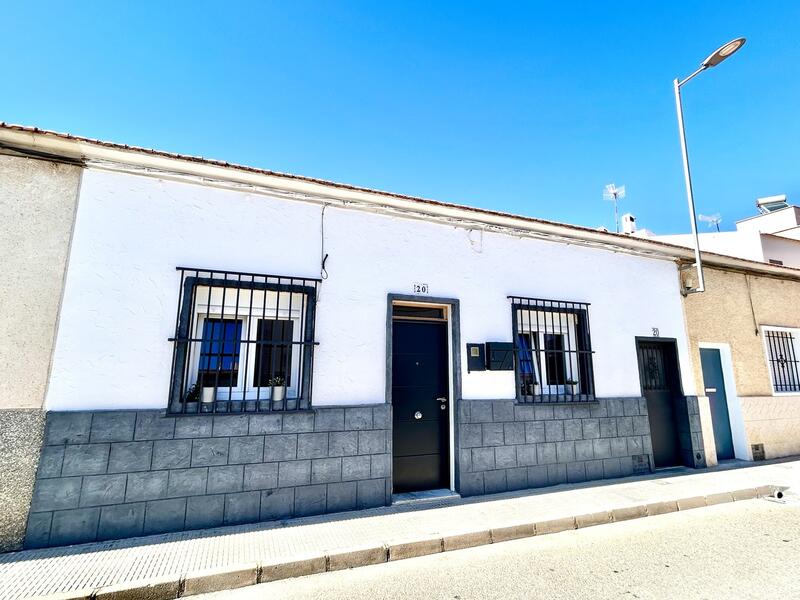 4 bedroom Townhouse for sale
