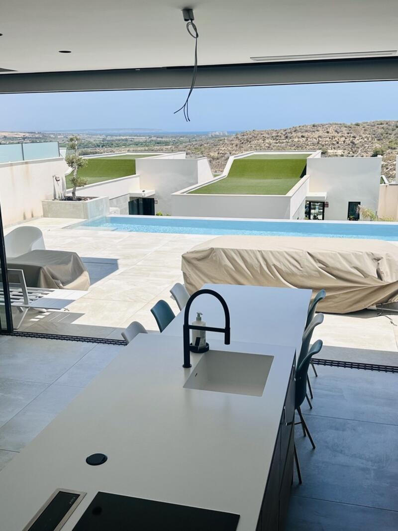 4 bedroom Villa for sale