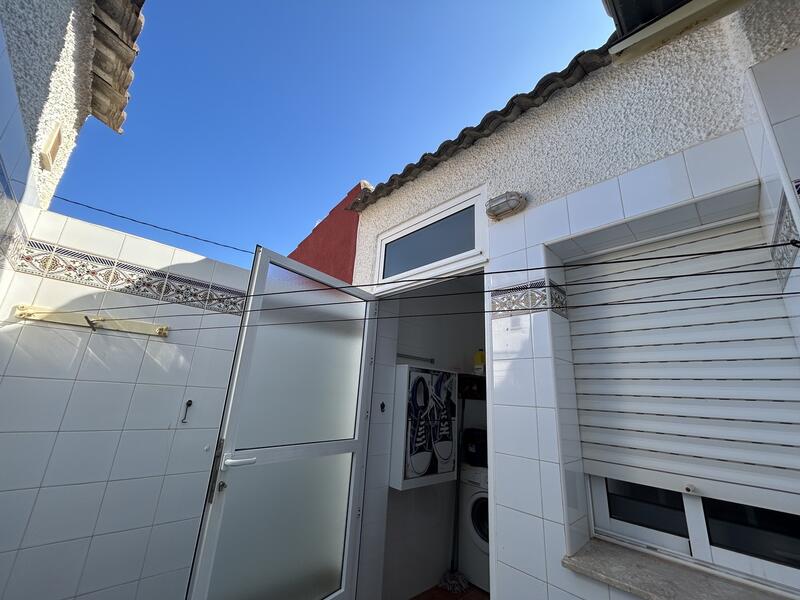 4 bedroom Townhouse for sale