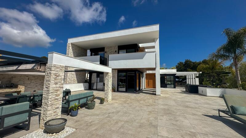 4 bedroom Villa for sale