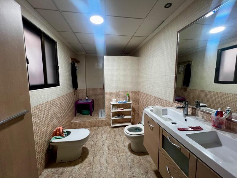 4 bedroom Apartment for sale
