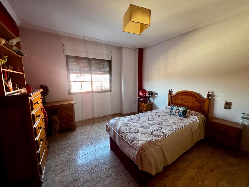 4 bedroom Apartment for sale