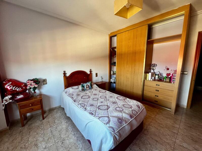 4 bedroom Apartment for sale