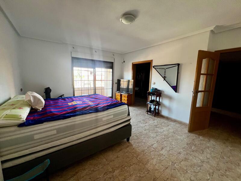 4 bedroom Apartment for sale