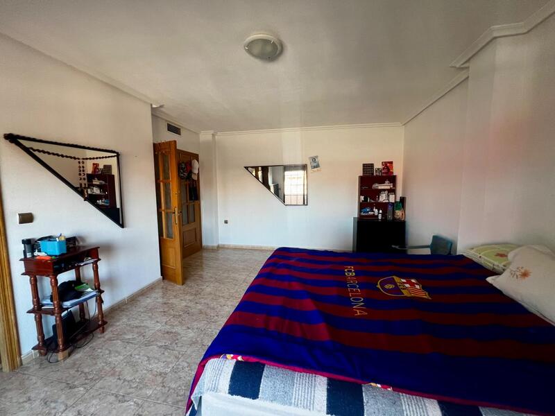 4 bedroom Apartment for sale