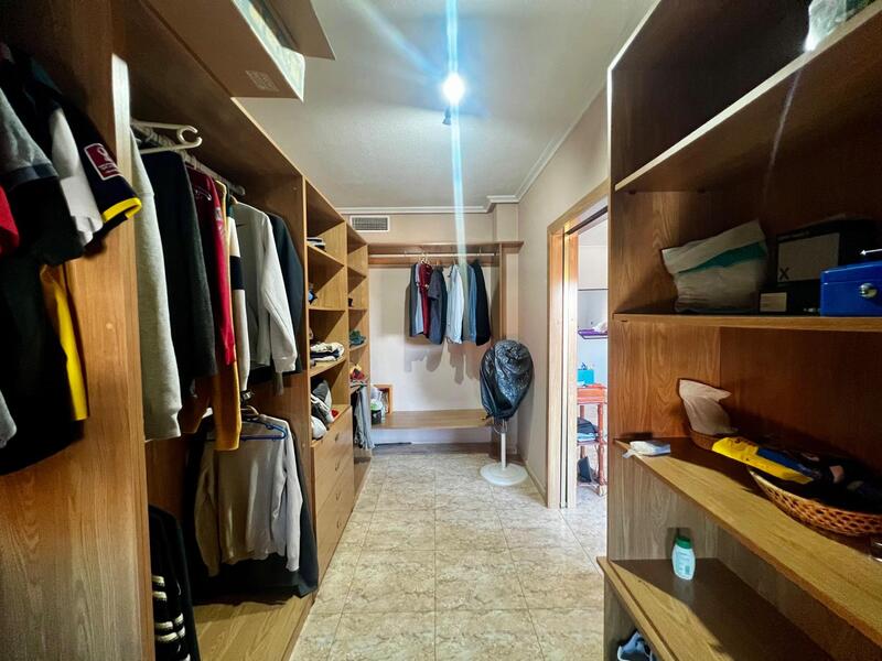 4 bedroom Apartment for sale