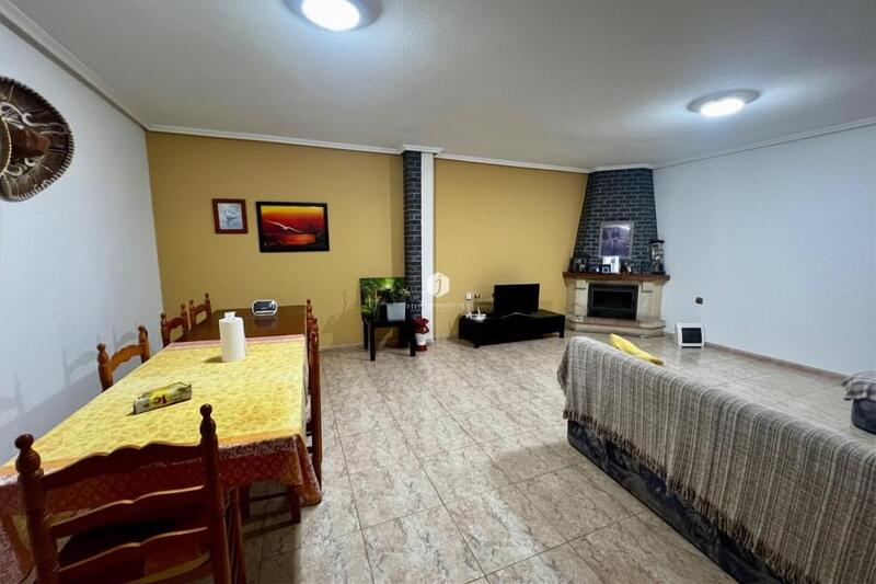 4 bedroom Apartment for sale