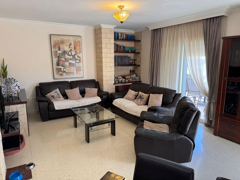 4 bedroom Apartment for sale