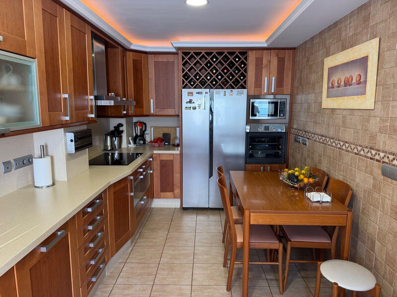 4 bedroom Apartment for sale