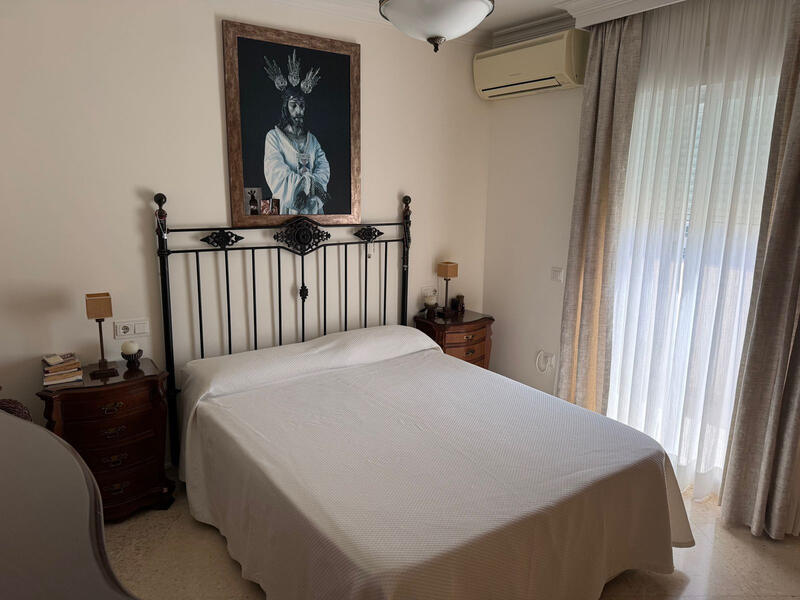 4 bedroom Apartment for sale