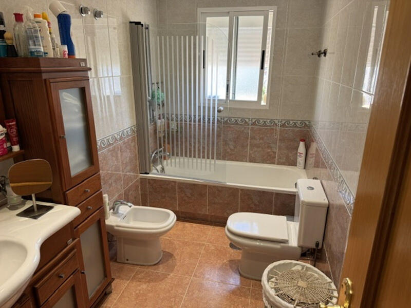 4 bedroom Apartment for sale
