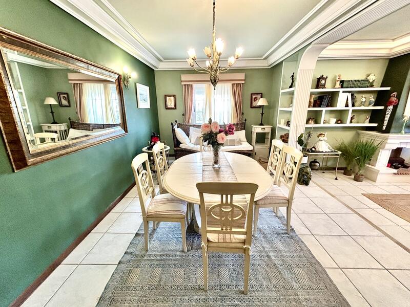 6 bedroom Villa for sale