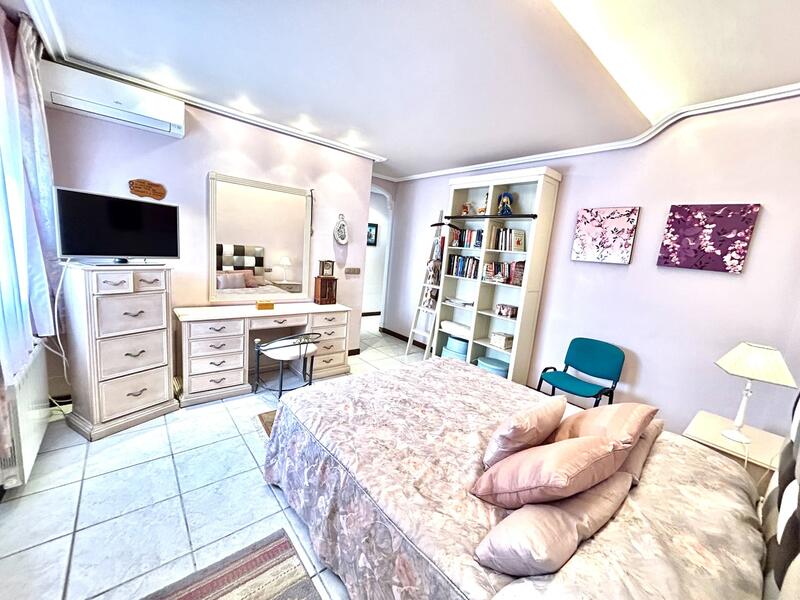 6 bedroom Villa for sale