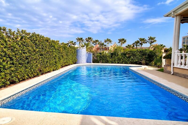 6 bedroom Villa for sale