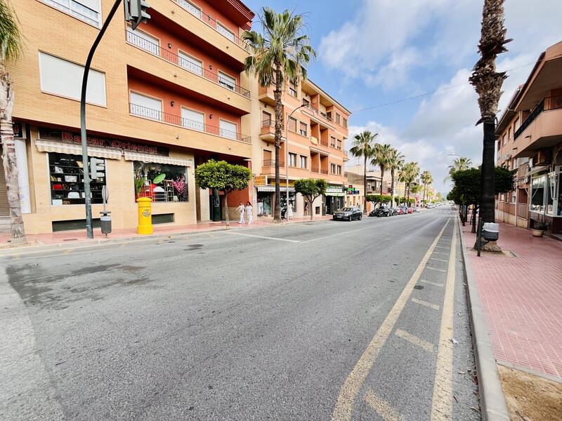 5 bedroom Apartment for sale