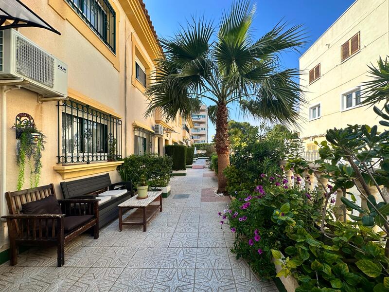 3 bedroom Townhouse for sale