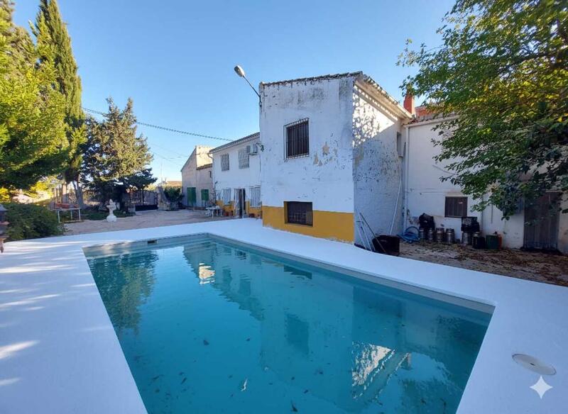 8 bedroom Country House for sale