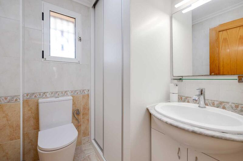 3 slaapkamer Gezinswoning Te koop