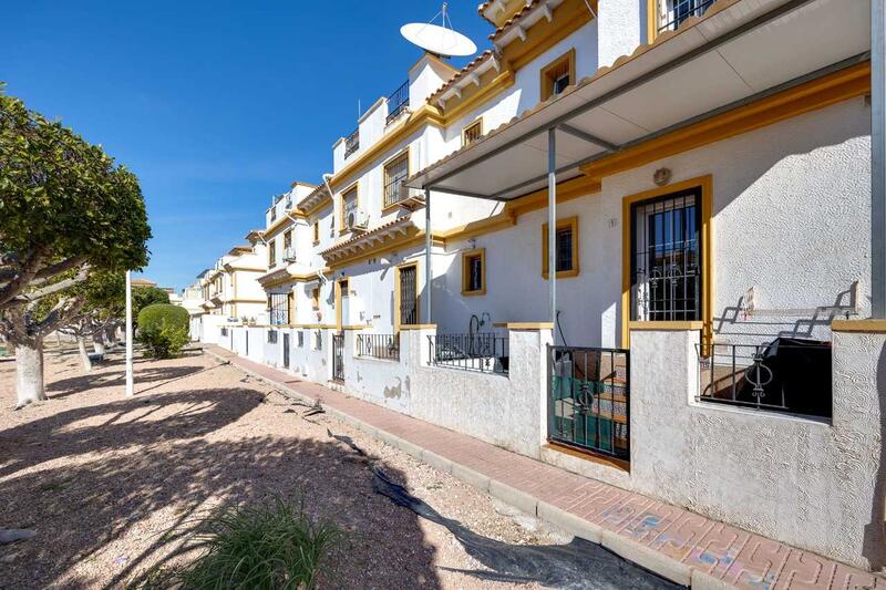 3 slaapkamer Gezinswoning Te koop