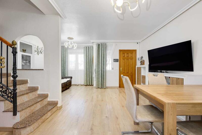 3 slaapkamer Gezinswoning Te koop