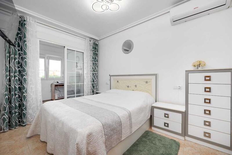 3 slaapkamer Gezinswoning Te koop