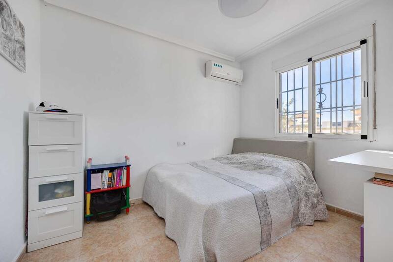 3 slaapkamer Gezinswoning Te koop
