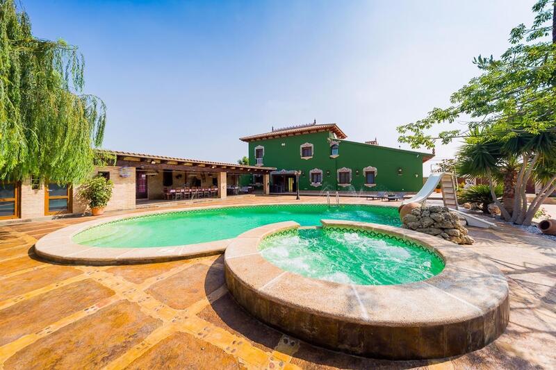 5 bedroom Country House for sale