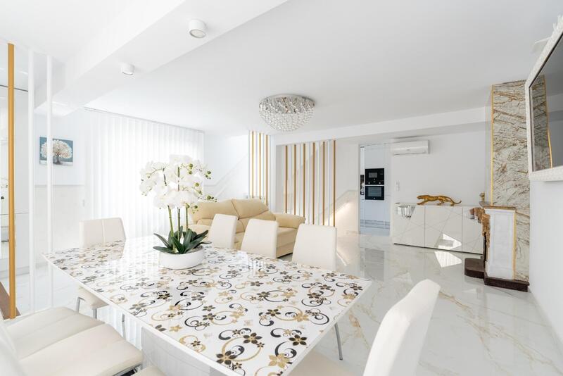 4 bedroom Townhouse for sale