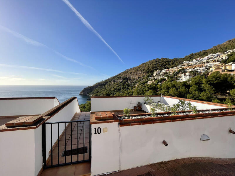 6 bedroom Townhouse for sale
