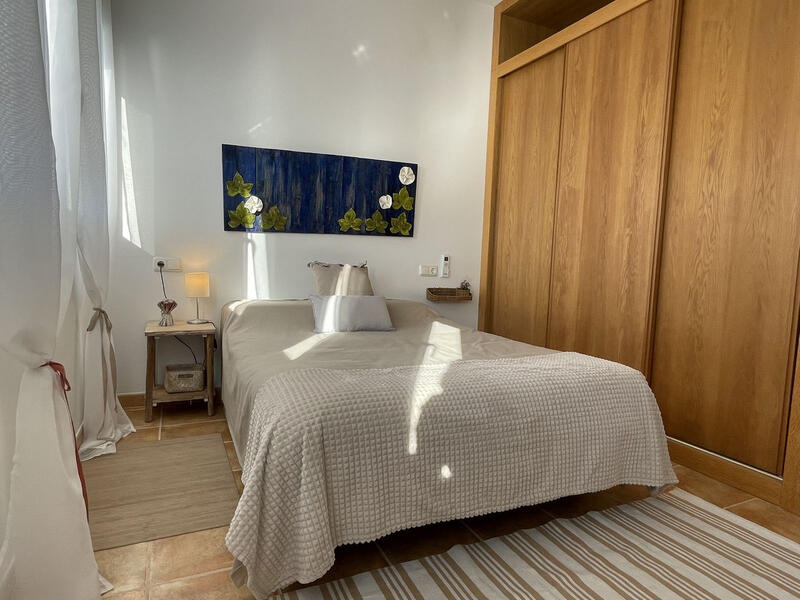 6 bedroom Townhouse for sale