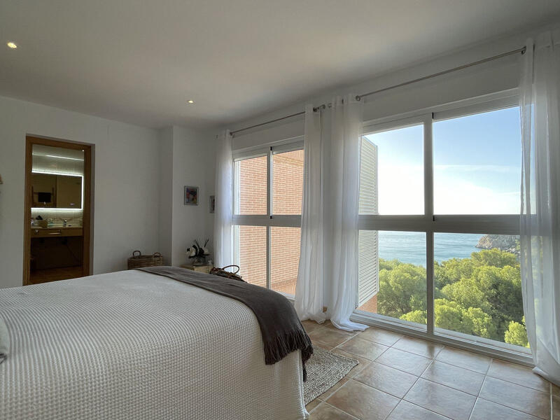 6 bedroom Townhouse for sale