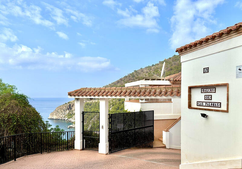 6 bedroom Townhouse for sale