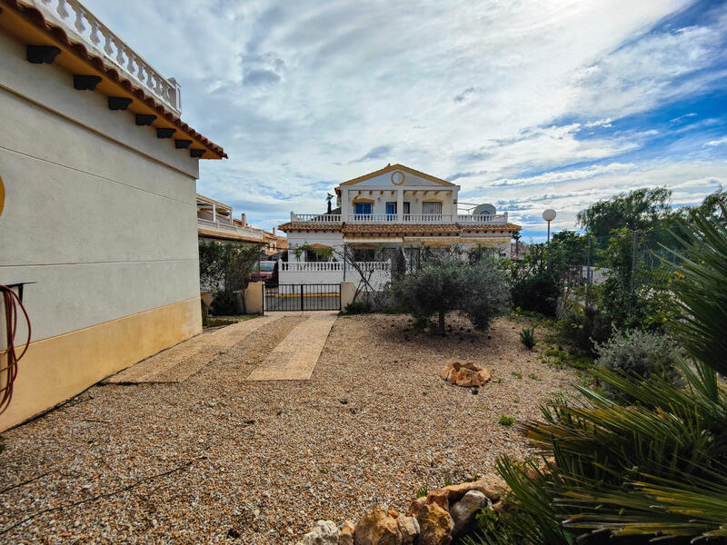 3 bedroom Townhouse for sale