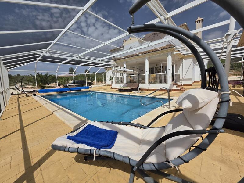 Villa til salg i Pinoso, Alicante