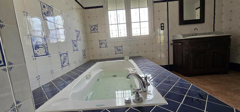 4 bedroom Country House for sale