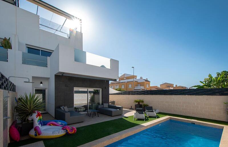 3 bedroom Townhouse for sale