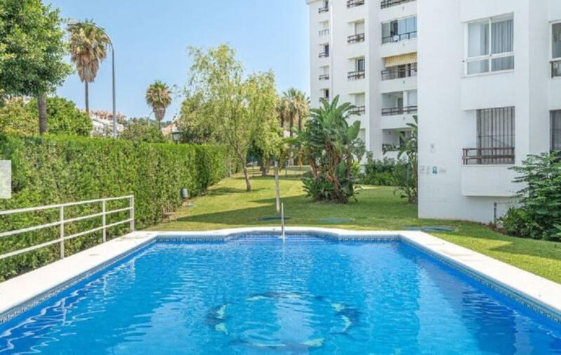 Apartamento en venta en Nueva Andalucia, Málaga