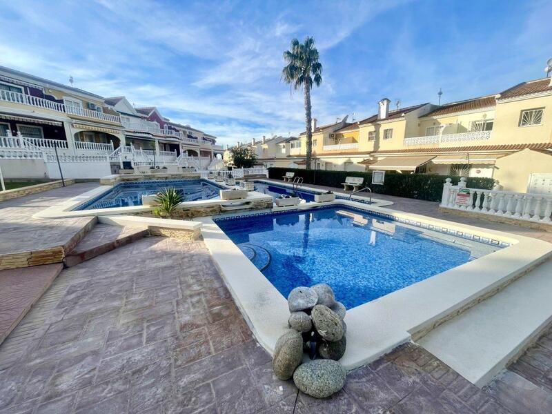 Villa for sale in Benijófar, Alicante