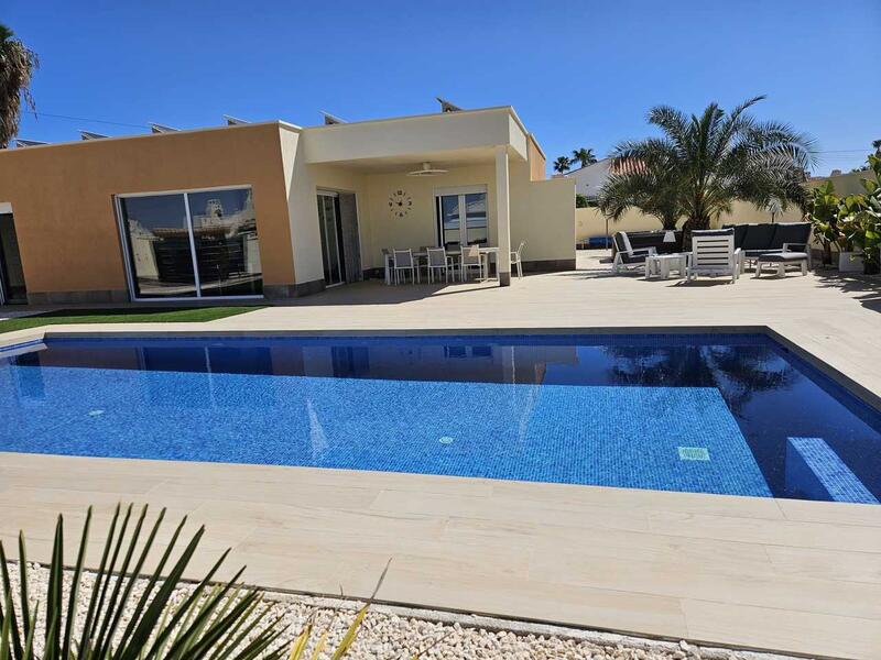 вилла продается в Torrevieja, Alicante