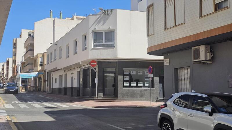 Local Commercial à vendre dans Torrevieja, Alicante