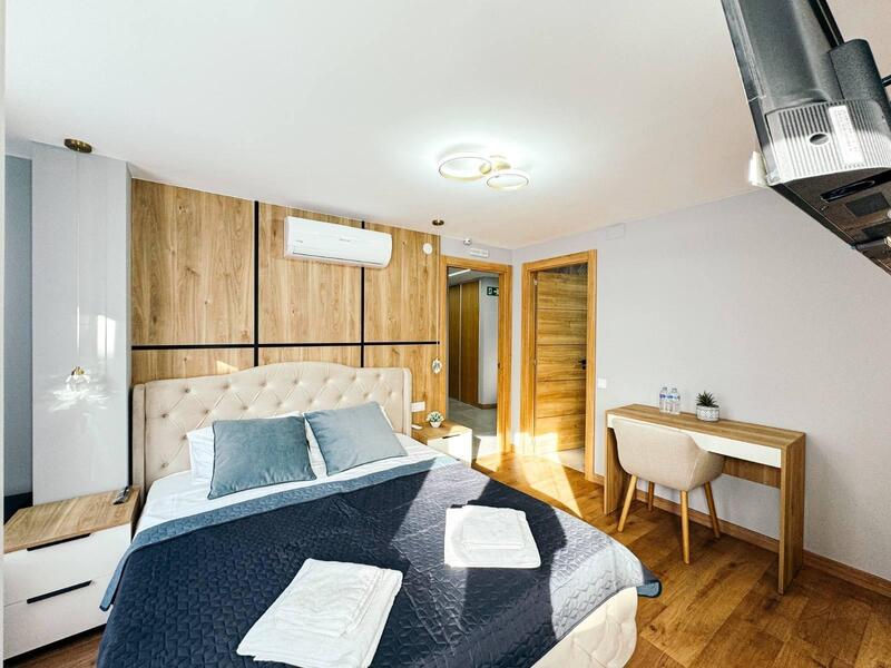 12 chambre Local Commercial à vendre