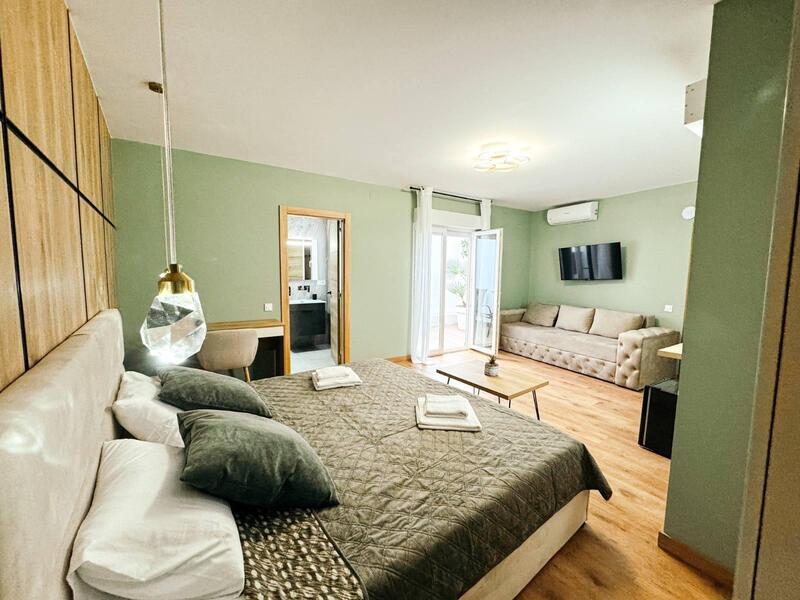 12 chambre Local Commercial à vendre