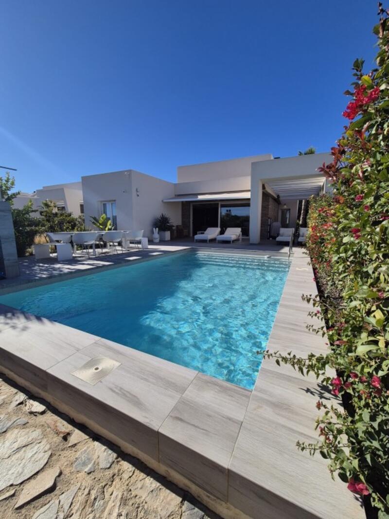 Villa til salgs i La Finca Golf Course, Alicante